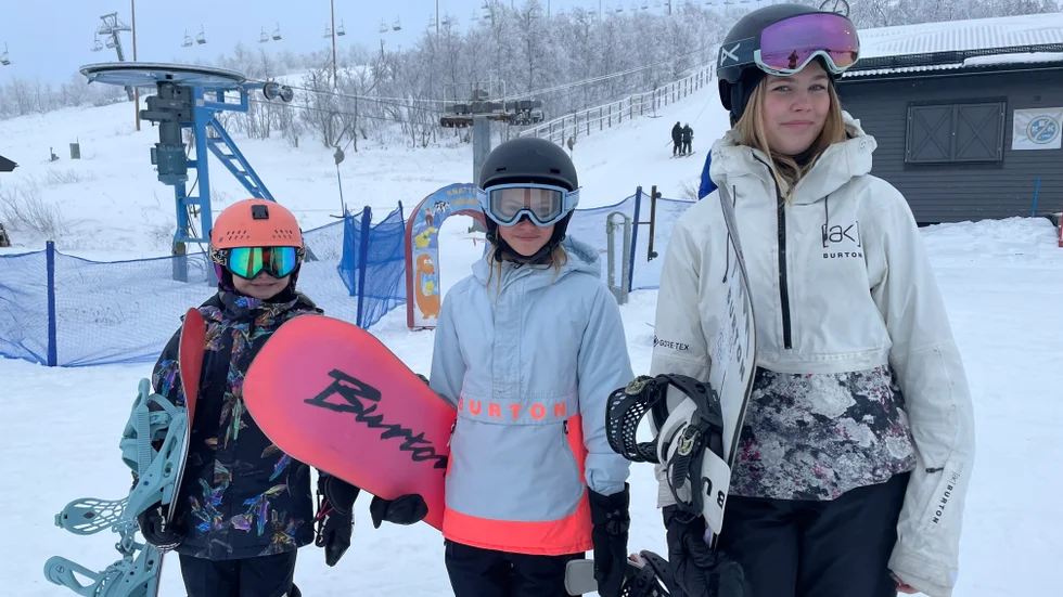 Kalisi Lexvall, Isa Lindgren och Isolde Lexvall. "Vi har längtat ända sedan backen stängde", säger Isolde Lexvall.