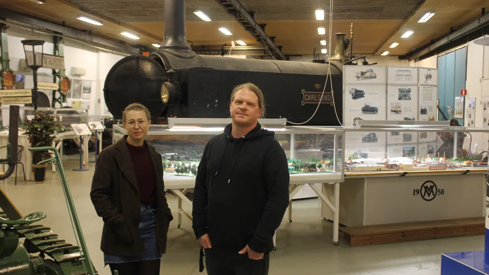 Camilla Gullin, museiintendent på Motala kommun och Mattias Frisk, konstintendent på Motala kommun, på Motala Industrimuseum. Efter Motala kulturnatt stängs det och flyttas till en än så länge okänd plats. "Vi vill vara kvar i området Gamla Motala Verkstad", säger Camilla Gullin, som även är projektledare för museets flytt och omdaning.