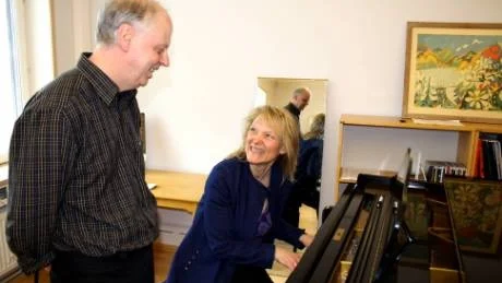 Jan Ekedahl, gitarrlärare, och Gertrud Jakobsson, sånglärare, är mycket nöjda med sin nya arbetsplats, och kan nu stoltsera med landets mest moderna och anpassde lokaler för musikutbildning på den här nivån.