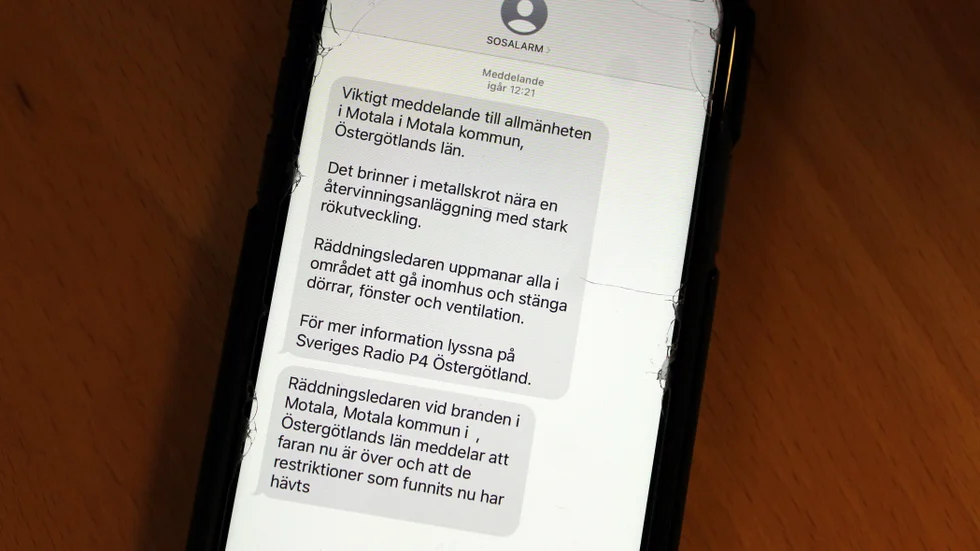 VMA-meddelandet kom via sms, eller som telefonmedelande, cirka 12.20 och faran-över-meddelandet cirka en timme senare.