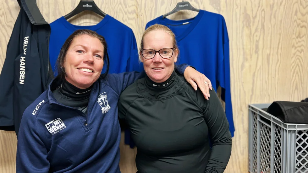 Chatrin Norrgårds och Linda Lago Eklundh valde att starta damträningar i ishockey efter att ha spelat en föräldramatch mot sina söner. 