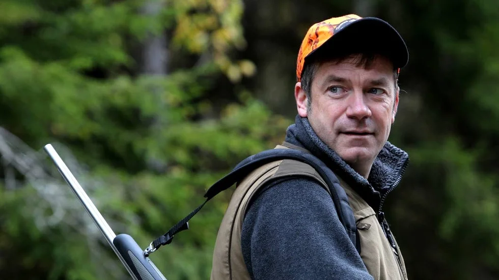 Thomas Ekberg, jägare från Tjällmo, polisanmälde hanteringen av en trafikdödad älg.