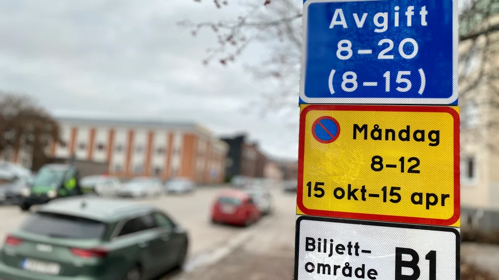 Nu börjar säsongen för servicegator. Gatan där du brukar parkera kan nu ha parkeringsförbud en dag i veckan.