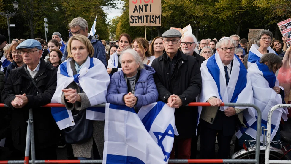 Antisemitism kan ta sig uttryck i olika former. Här en demonstration mot antisemitism i tyska Berlin 22 oktober i år.