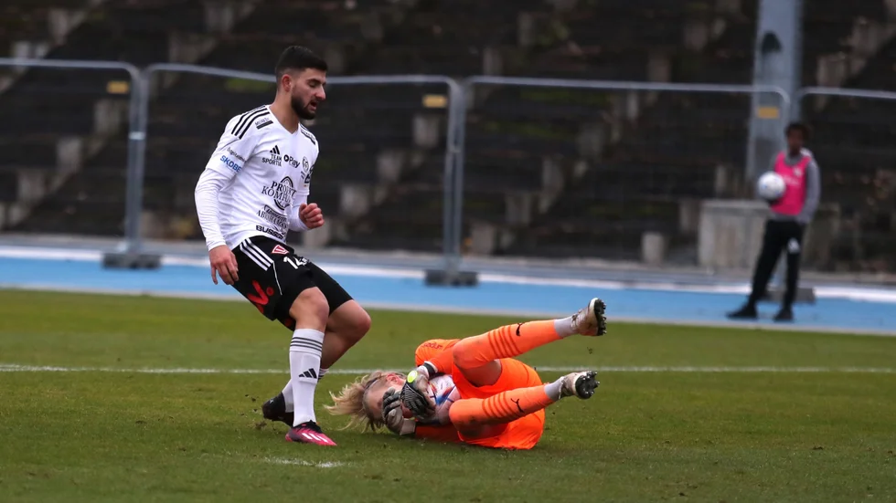 Motala AIF, här Granit Hana i den avslutande matchen mot Sollentuna, väljer att inte gå vidare med överklagan hos Svenska fotbollförbundet efter den eventuellt "otillåtna" spelaren i Örebro Syrianska.
