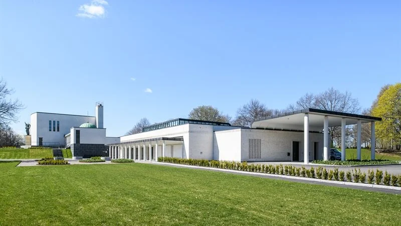 Norrköpings krematorium har valts ut som en av fem finalister inför utdelningen av Helgopriset den 21 november. I nomineringen skriver juryn bland annat att "Genom restaurering av Kurt von Schmalensees ursprungliga byggnader har de kulturhistoriska värdena återtagits och förstärkts."
