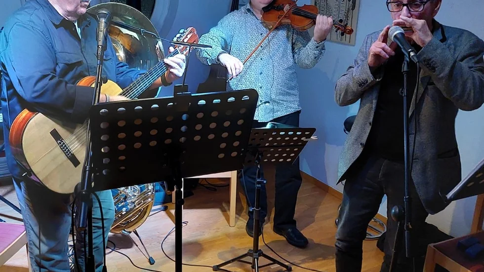 Trevlig musik av orkestern.