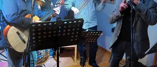 Trivsam pubkväll med livemusik inledde november