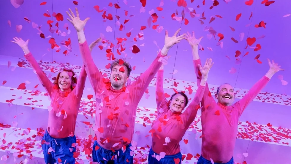 I dagarna premiär för Västerbottensteaterns humorshow "Jag tänker på kärlek".

På bilden: Louise Löwenberg, Emil Schillén, Anna Söderling, Niklas Larsson Lirell i föreställningen "Jag tänker på kärlek"