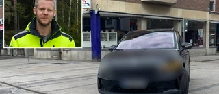 Trots nya förbudet – bilar kör bland cyklister och fotgängare