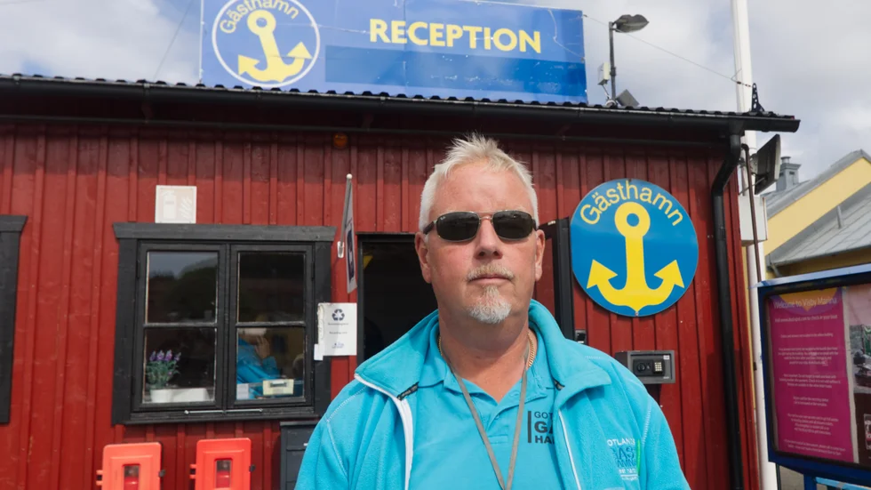 I drygt 20 år har Bosse Gustafsson har jobbat i hamnen. Nu jobbar även hans fru och son där under somrarna. 