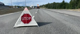 Betongbil och två personbilar i krock på Torsgatan