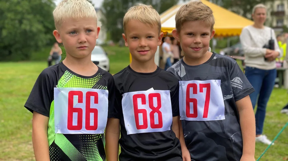Alexander Stenfelt, Didrik Hagberg, och Edvin Jonsson var några av de 170 löpare som ställde upp i årets upplaga av Moa-loppet i Virserum.