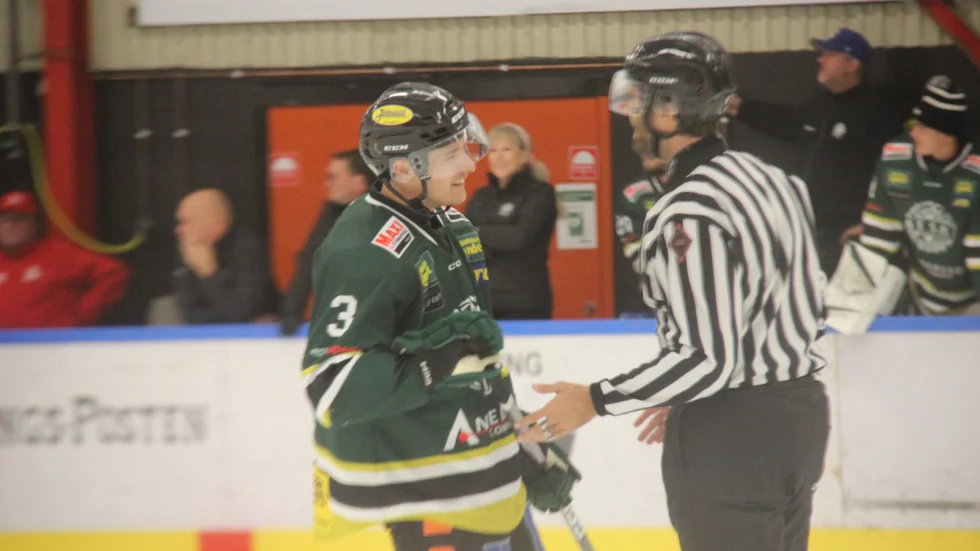 Mattias Eklund är en av få som visar temperament och att han är påslagen i ESK-laget.  