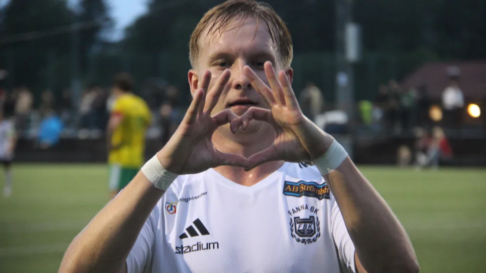 Leonard Levenhagen sätter ord och bild på insatsen redan efter sitt 1-1-mål. Fanna visade hjärta när laget hämtade upp underläge fyra gånger. 