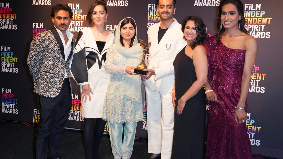 Ali Junejo, Rasti Farooq, Malala Yousafzai, Saim Sadiq, Apoorva Guru Charan och Alina Khan från "Joyland" .