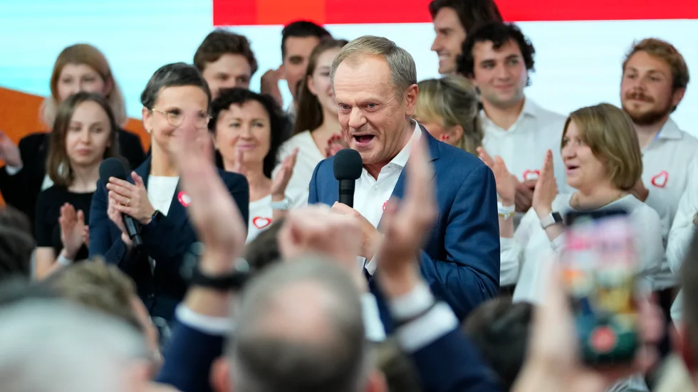 Tidigare polske premiärministern Donald Tusk talar till anhängare på söndagen.