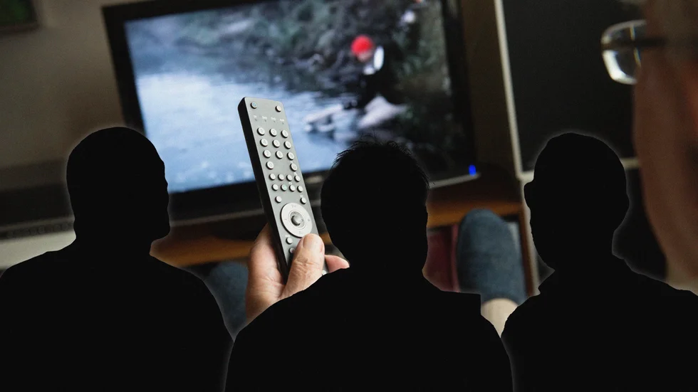 Tre män åtalades för illegal förmedling av tv-kanaler under flera års tid. Två av dem döms till ett skyhögt skadestånd och fängelse. 