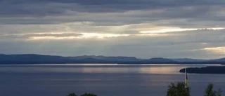 Under stenen på sjöns botten