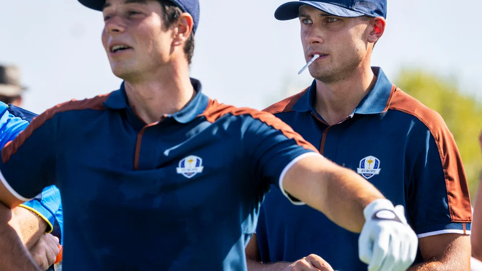 Viktor Hovland, Norge, och Ludvig Åberg, Sverige, under torsdagens träning inför Ryder Cup på Marco Simone Golf & Country Club i Rom.