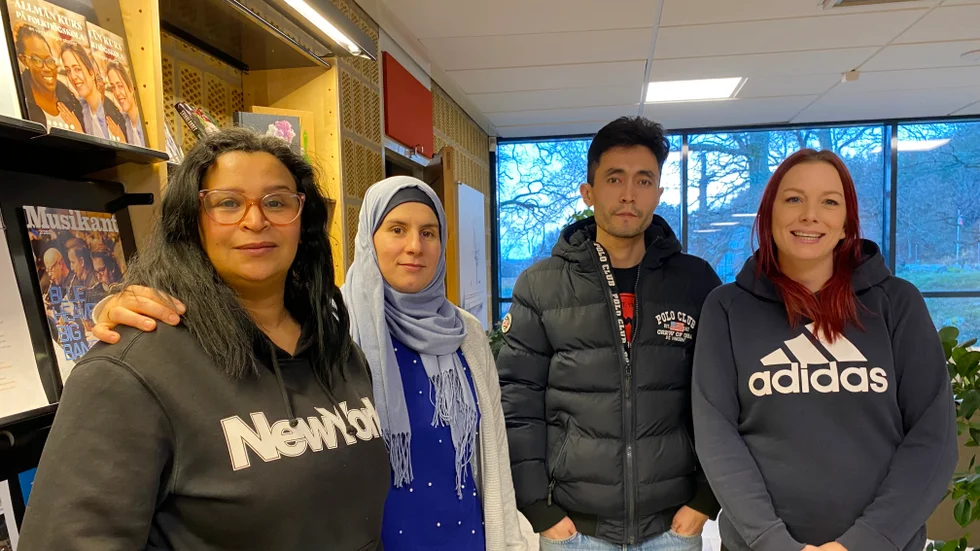 Zohra Addi, Yasmin Alloush, Yonus Mahdavi och Linn Johannesson är färdiga undersköterskor den 19 december.