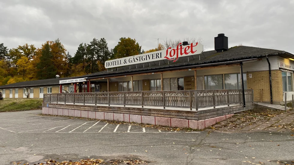Hotell Loftet, som Flens kommun äger sedan i mars, står just nu tomt. Kommunchef Håkan Bergsten berättar att det tittas på olika alternativ för fastigheten.