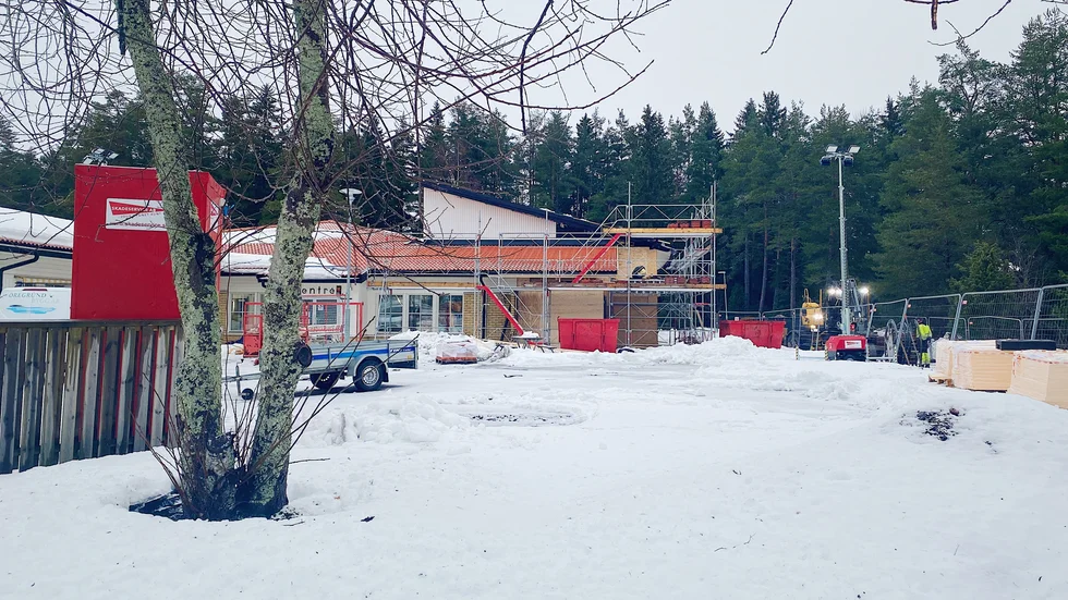 I branden totalförstördes delar av Kristinelundskolan. De är nu rivna och man arbetar med sanering och återställning av de delar som rökskadades.