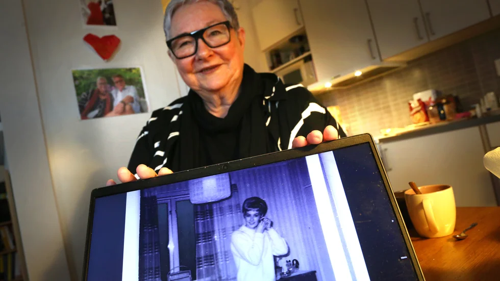 Mona Wahlgren då och nu. Att tupera håret och fixa sig innan dansen hörde till. Hon sörjer att dagens unga inte får samma möjlighet att träffas. Att samla en epok av dans i bokform är hennes sätt att bevara den.