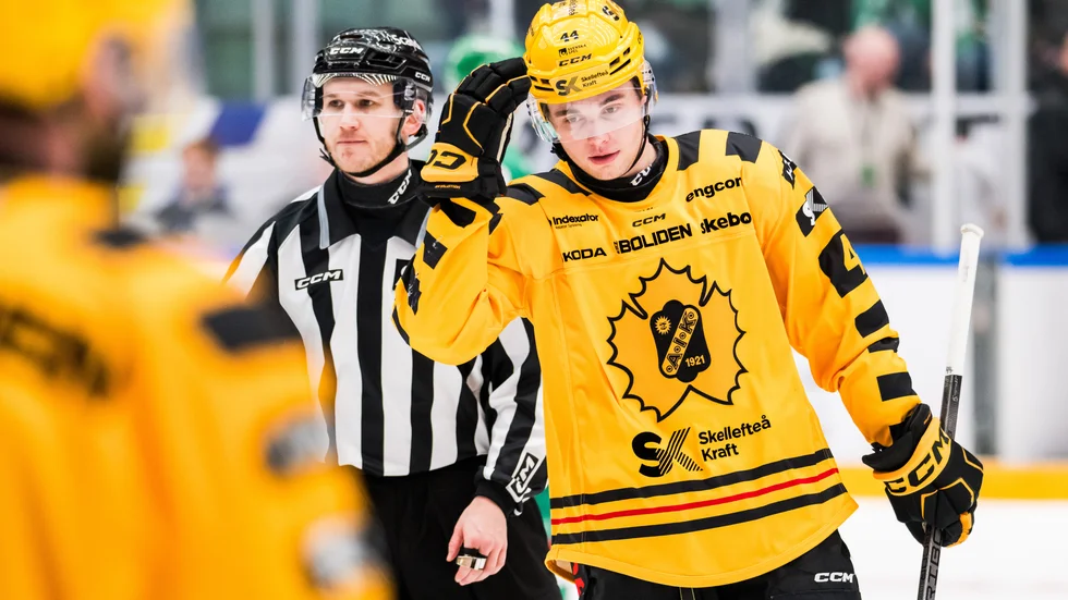 Elias Salomonsson har anmälts till Svenska ishockeyförbundets disciplinnämnd efter tacklingen mot Röglespelaren Simon Zether.