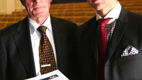 SMA mineral. Till vänster bolagets jurist Louis Vasseur och bredvid honom, vd Daniel Juvél.Foto: Robert Gahnfelt