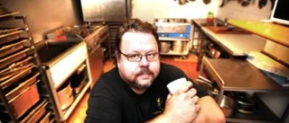 Han måste slå igen restaurang