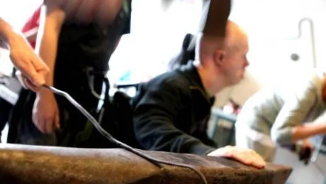 Vibration. Magnus Franzén uppskattar upplevelserna i smidesverkstaden.