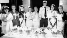 Gravöl. Med ett sjukt party på fredagskvällen firade medicinkliniken att en 62 år gammal organisation försvinner och en ny träder i kraft vid årsskiftet.Foto: Rolf Jönsson