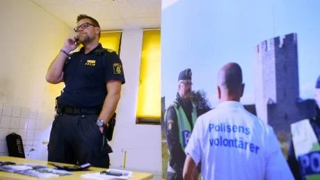 Upptagen. Närpolischef Fredrik Persson trivdes på Gråbodagen när han berättade om den planerade verksamheten på Gråbo. Dessutom fick han leta reda på en plånboksägare som tappat bort den under festligheterna.