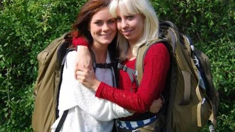 <7GT_Bildrubrik>PÅ VÄG. </7GT_Bildrubrik>Bästa vännerna Evelina Lamu och Anna Enblom från Ronehamn ska snart stoppa ner livet i en ryggsäck och åka jorden runt.foto: kim engstrand lund