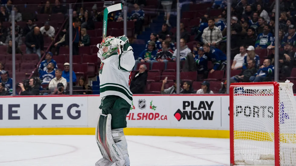 Efter en succéartad säsong för Filip Gustavsson i Minnesota så har han och klubben kommit överens om ett nytt kontrakt på tre år.