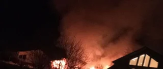 Villa förstörd i brand
