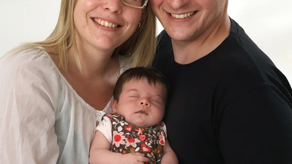 Jenny och Per Garcia Diaz, Fornåsa, fick den 23/6 dottern Ella. Vikt 3 350 g, längd 48 cm.