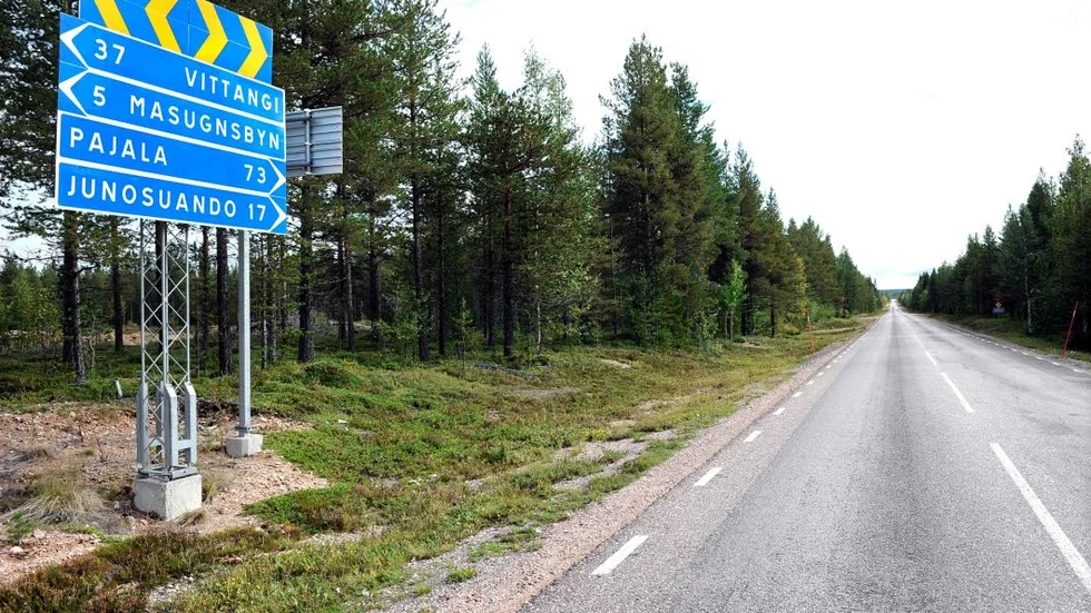 Lång väg. Northland använder sig av såväl landsväg som järnväg för frakterna av järnmalmskoncentrat.