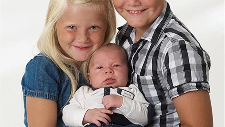 Erica Ahlm och Johan Johnsson, Motala, fick den 23 juni sonen Axel Johnsson. Längd: 53 cm. Vikt: 3 980 g. Syskonen heter Sebastian 9 år, Ella 6 år och Joacim 13 år.