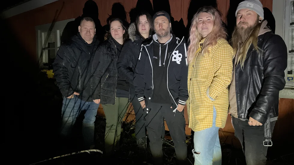 Stellan Knutsson, Zanna Knutsson, Emmelie Lange, Matti Hietasaari, Linda Oscarsson och Emil Werner jagar spöken. Bland annat här, i en gammal prästbostad byggd i skiftet mellan 1700–1800-talet utanför Vadstena.