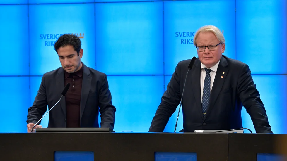 Socialdemokraternas försvarspolitiska talesperson Peter Hultqvist (th) och Ardalan Shekarabi, rättspolitisk talesperson.
