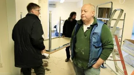 Stökigt. Röda korsets regionchef Göran Wahlqvist är med i uppbyggandet av träffpunkt Gråbo.