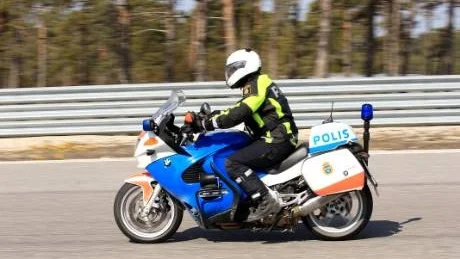 Avrostning. Varje vår måste alla yrkesverksamma mc-poliser träna upp kunskaper och körteknik.