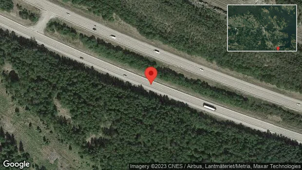 Personbil stillastående på E20