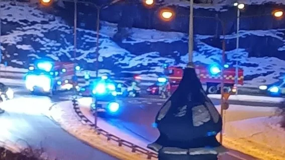 Två bilar kolliderade på Lidaleden på onsdagskvällen.