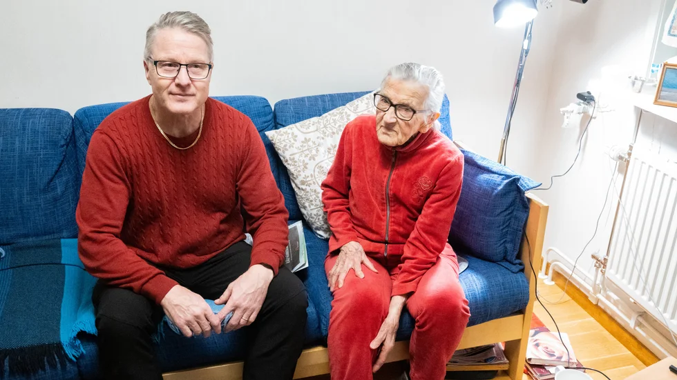 Tommy Lindvall och Karin Söderström är båda hyresgäster hos Lundströms i Boden. Senaste 12 december ska de svara på om de accepterar en hyreshöjning på 5,5 procent. Hyran är inte förhandlad med Hyresgästföreningen som tidigare har varit brukligt.