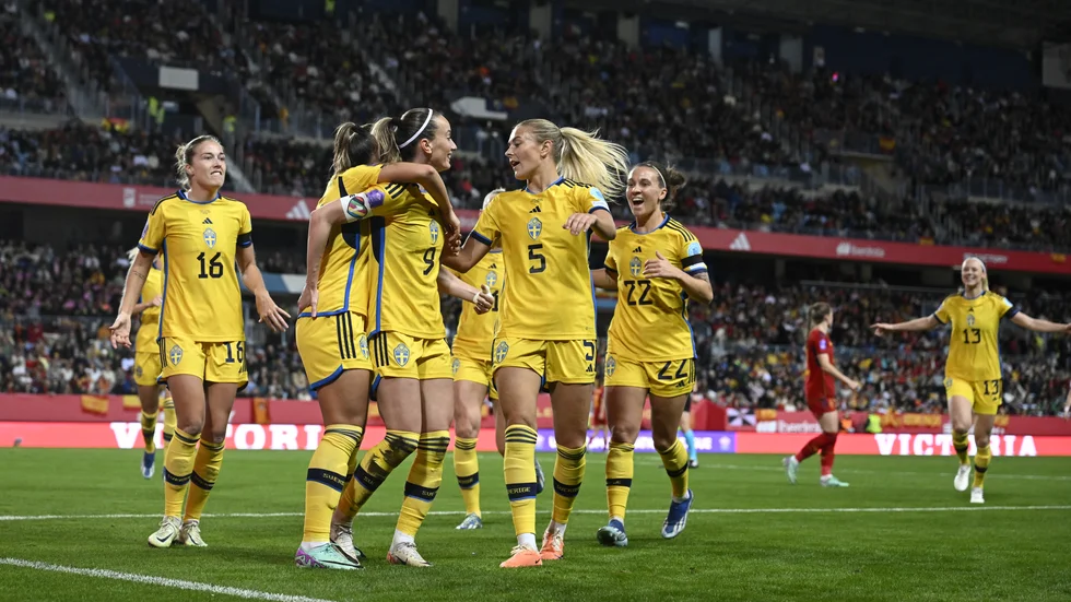 Sveriges fotbollsdamer har ett viktigt playoffmöte framför sig i slutet av februari.
