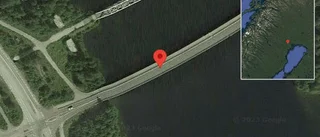 Fordon stillastående på väg 616 - ett körtfält blockerat