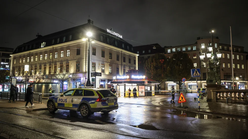En man i 20-årsåldern har blivit skjuten i centrala Göteborg.